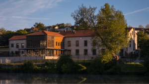 Vue extérieure du bâtiment de la ganterie-maroquinerie de Saint-Junien - Pôle Sud-Ouest