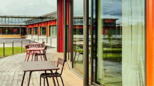 Vue extérieure de la terrasse de la maroquinerie de Montereau - Pôle Val-de-Seine
