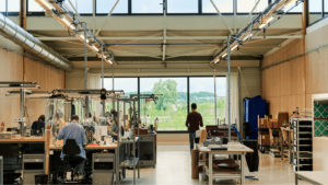 Vue intérieure des ateliers de la maroquinerie de Montereau - Pôle Val-de-Seine